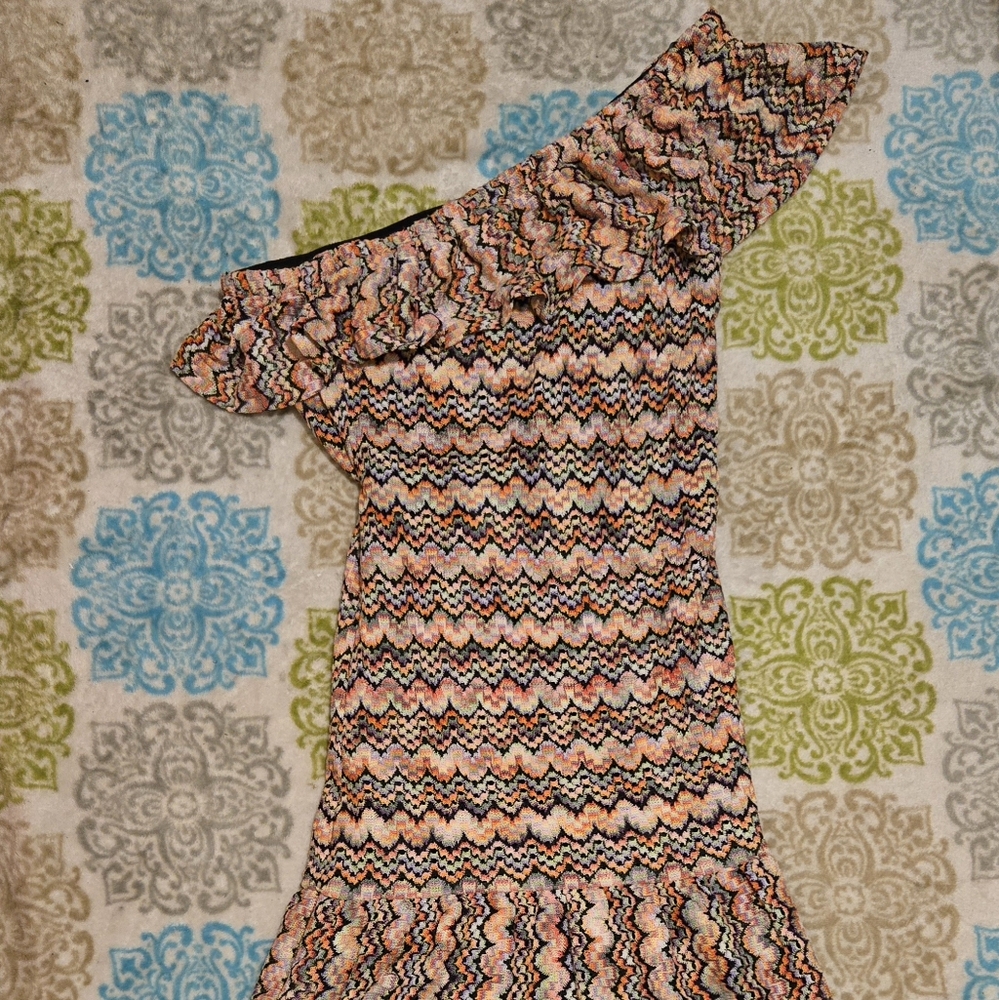Trina Turk Women's Size 4 Chevron Multi Color One Shoulder Dress
